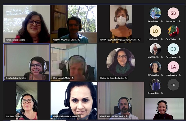 Os cursos foram realizados remotamente, pela Plataforma MS Teams. Print da aula do dia 19.